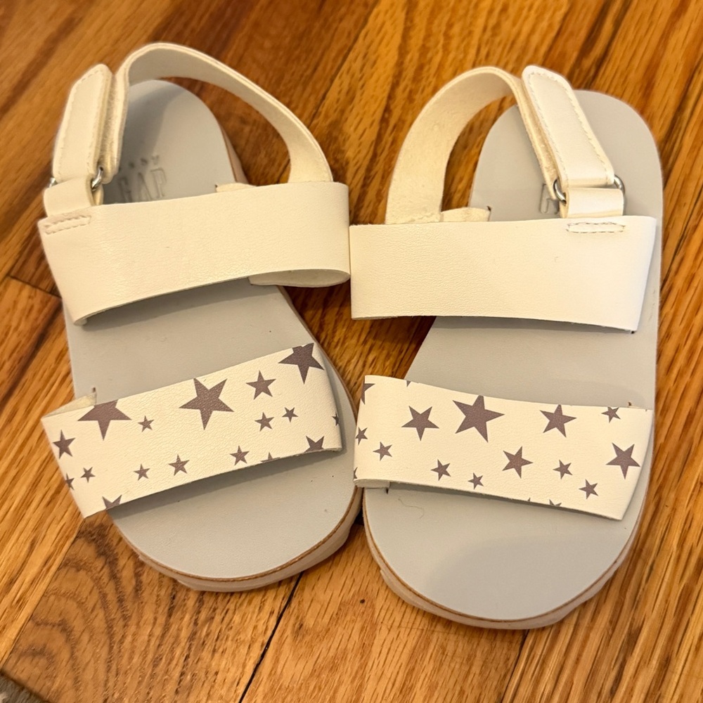 BABY GAP Girls Infant Toddler White Silver Star Sandals Size 6